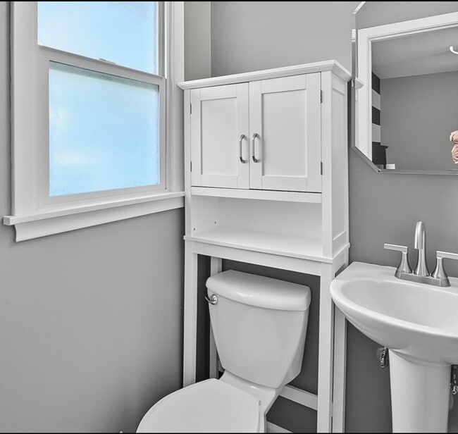 Building Photo - 11021 Spring St