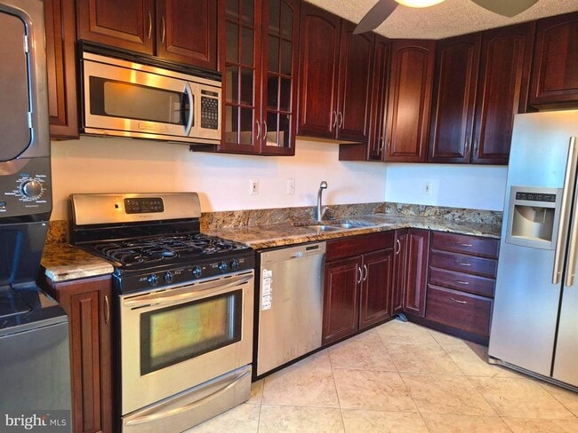 Building Photo - 3705 S George Mason Dr
