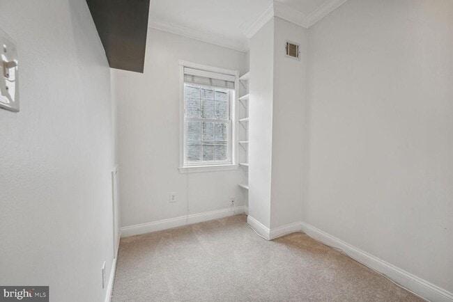 Building Photo - 807 25th St NW
