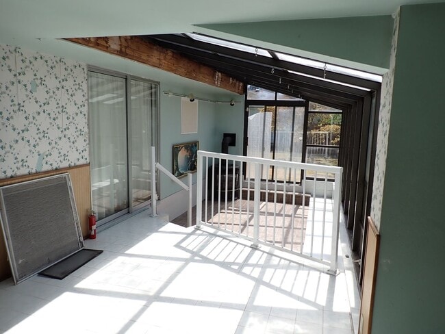 Building Photo - Charming 3 Bedroom Downtown Puyallup Home