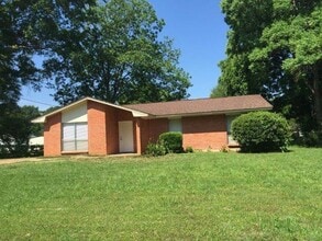 Building Photo - 3/2 Brick home in Prattville