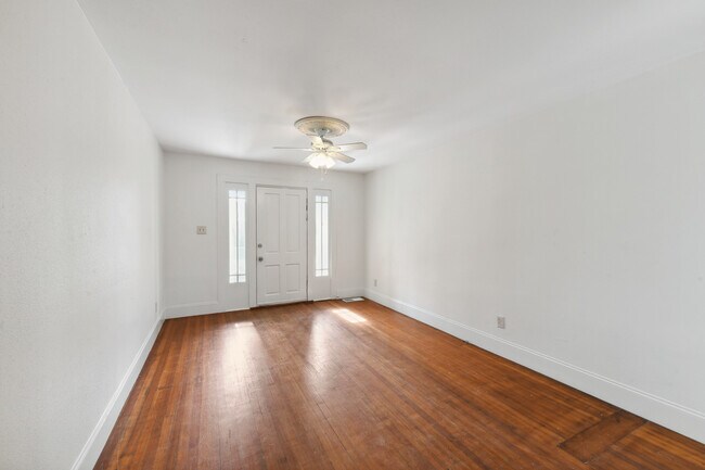 Building Photo - 2524 Jena St