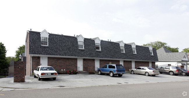Primary Photo - 400 E Scott Ave