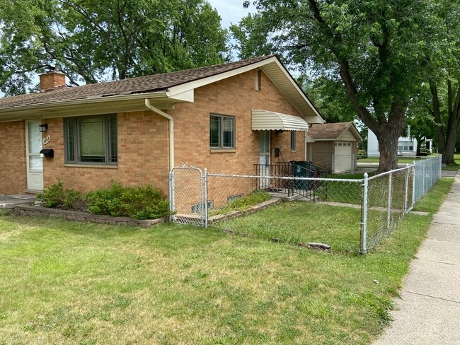 SIDE - 1643 Fairview Ave