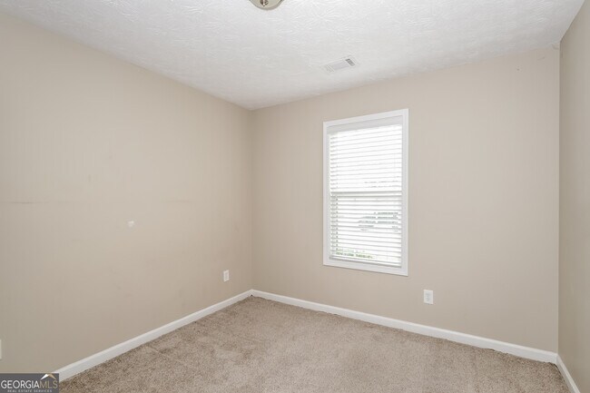 Building Photo - 135 Oak Meadows Dr