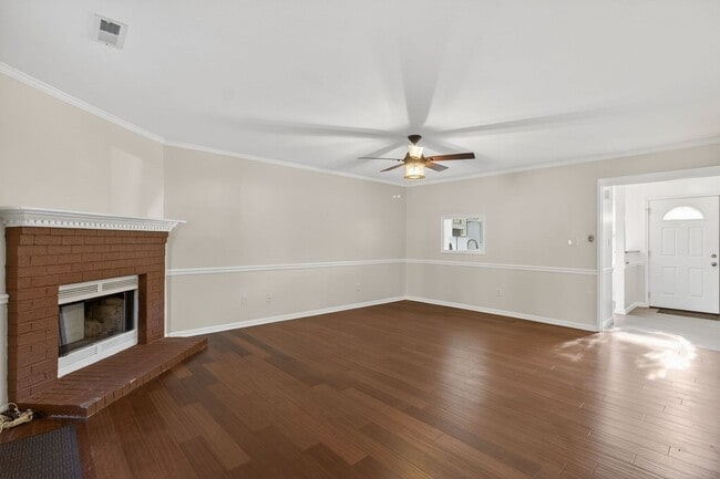 Building Photo - 207 Choisy Crescent