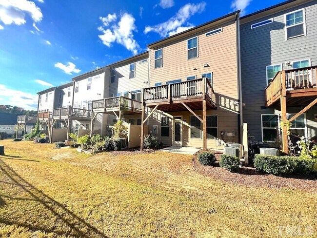 Building Photo - 4 Bedroom 3 Bath Townhome for Rent North S...