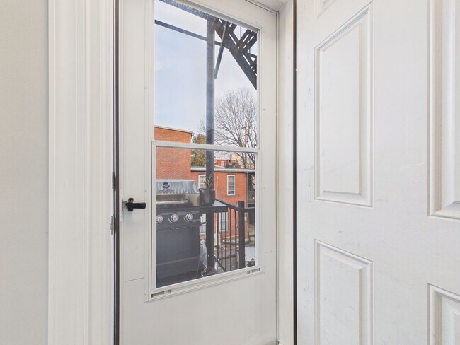 Building Photo - 1017 N Front St