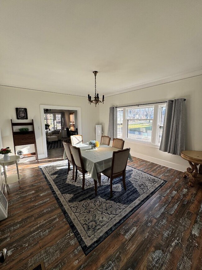 Building Photo - 2201 W State St