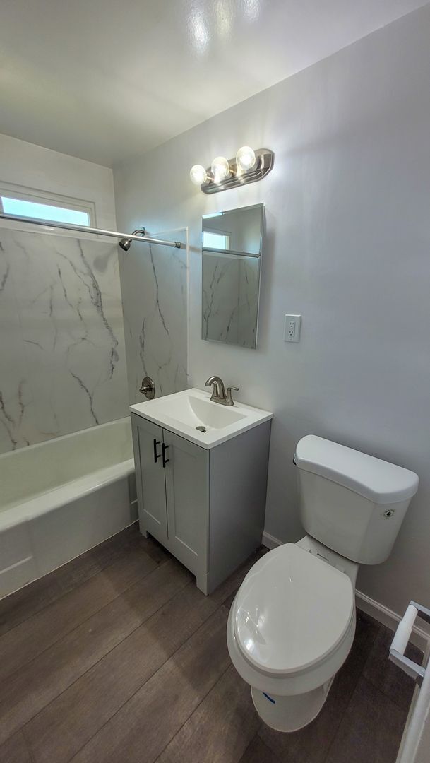 Building Photo - w8312