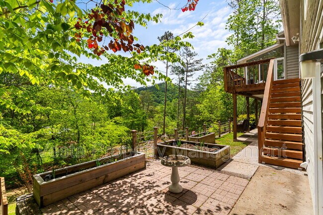 Building Photo - 857 Reems Creek Rd