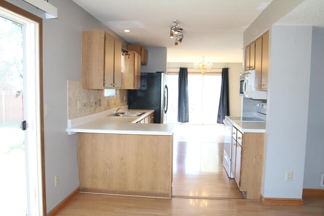 Building Photo - 3130 Castlebrook Ave