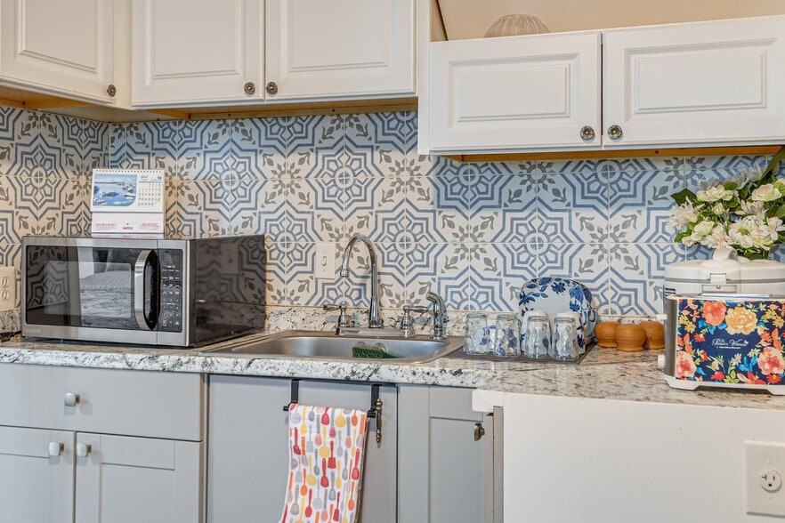 Building Photo - 5929 Camberly Ave