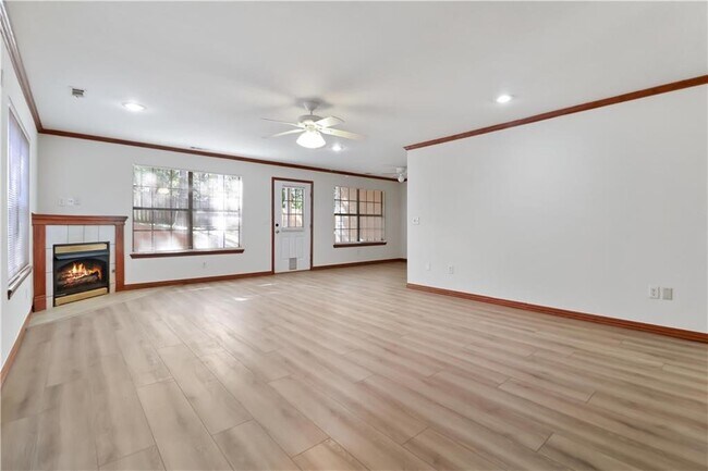 Building Photo - 2915 E Sterling Ct