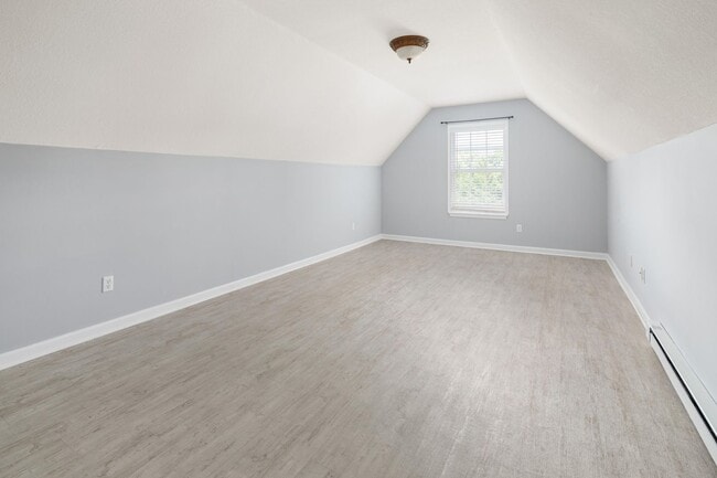Building Photo - Lovely Two-Story Home in Weaverville
