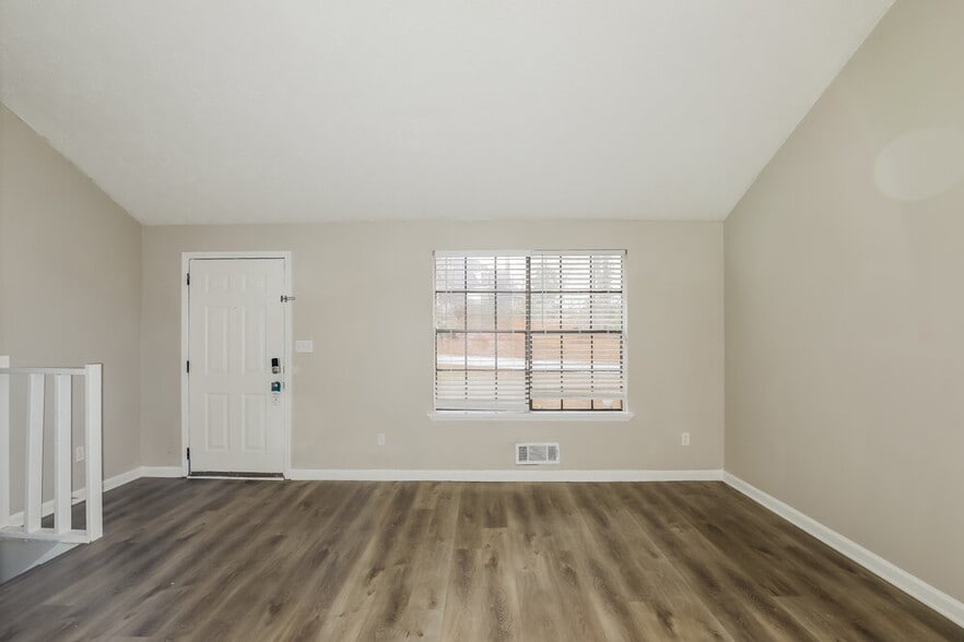 Building Photo - 6207 Radford Dr