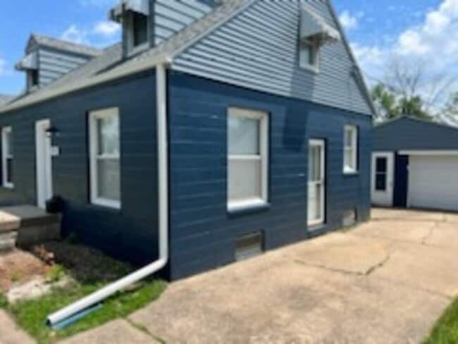 Building Photo - 1909 Williams Blvd SW