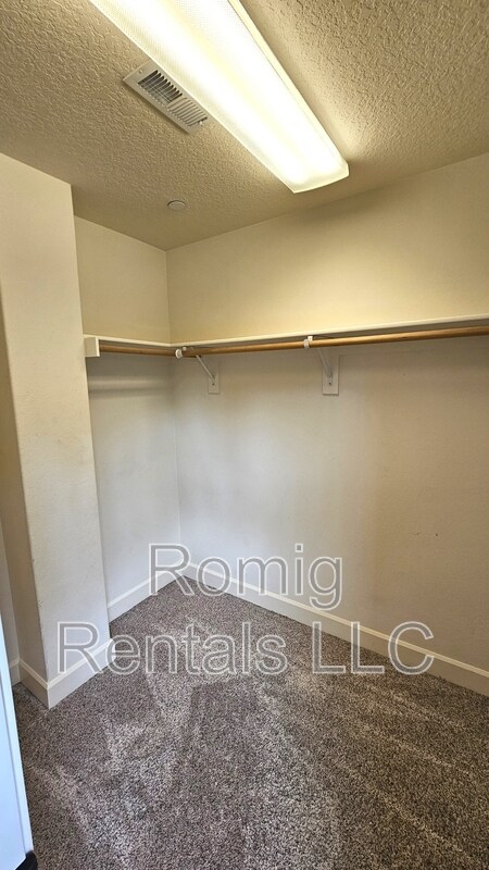 Building Photo - 3855 NW 26th Ave
