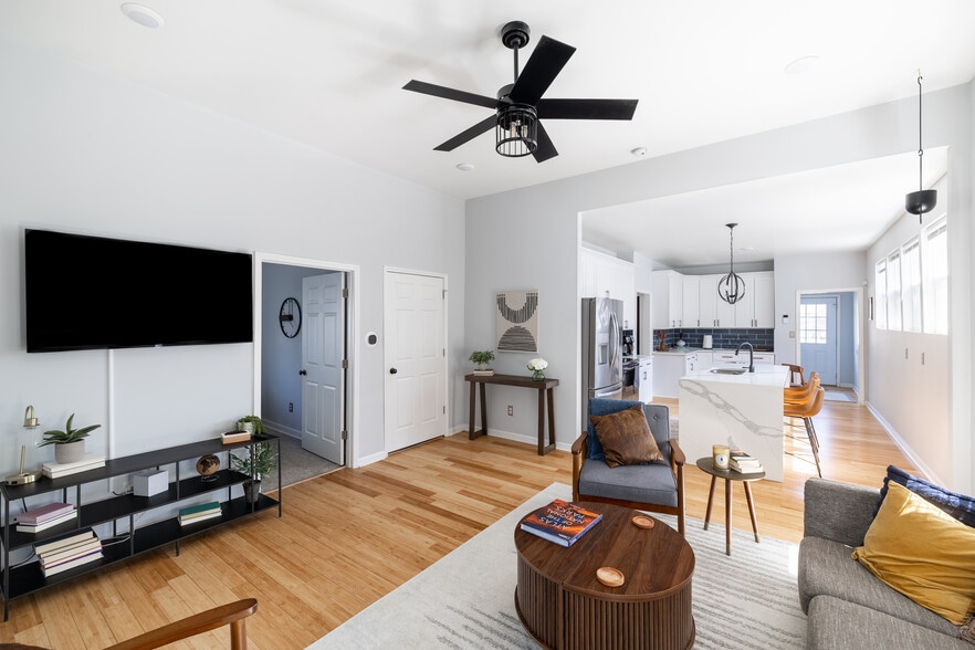 Building Photo - 1121 Laurel St