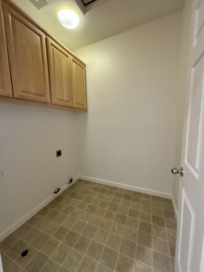Building Photo - 9402 Vintner Cir