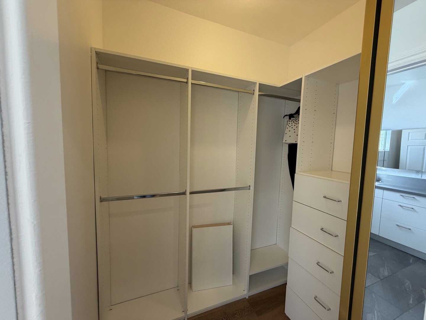 Building Photo - 1247 Barry Ave