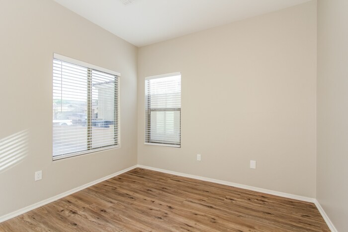 Building Photo - 461 East Placita Rejilla