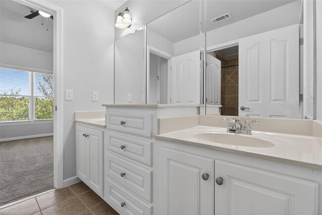 Building Photo - 4537 Grandview Pkwy
