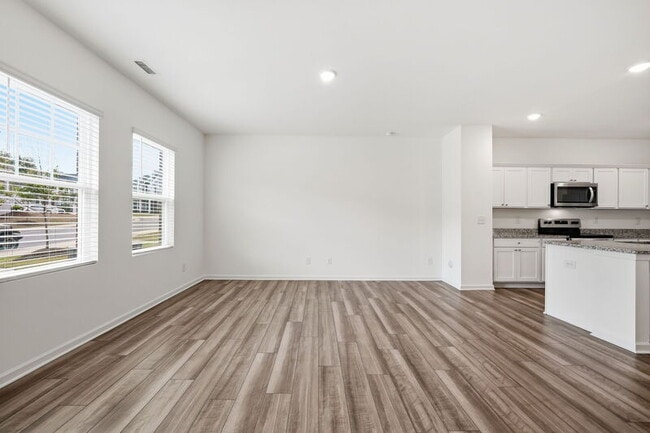Building Photo - 307 Spaight Acrs Wy