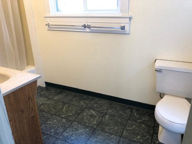 Building Photo - 12 Porter St