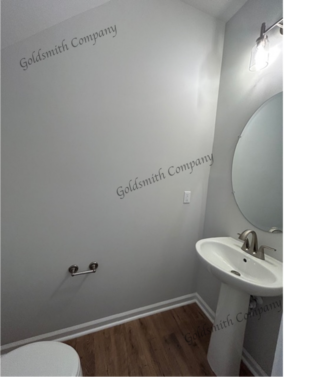 Building Photo - 111 Gervais Cir