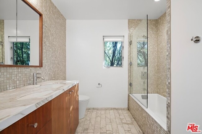 Building Photo - 1700 San Ysidro Dr