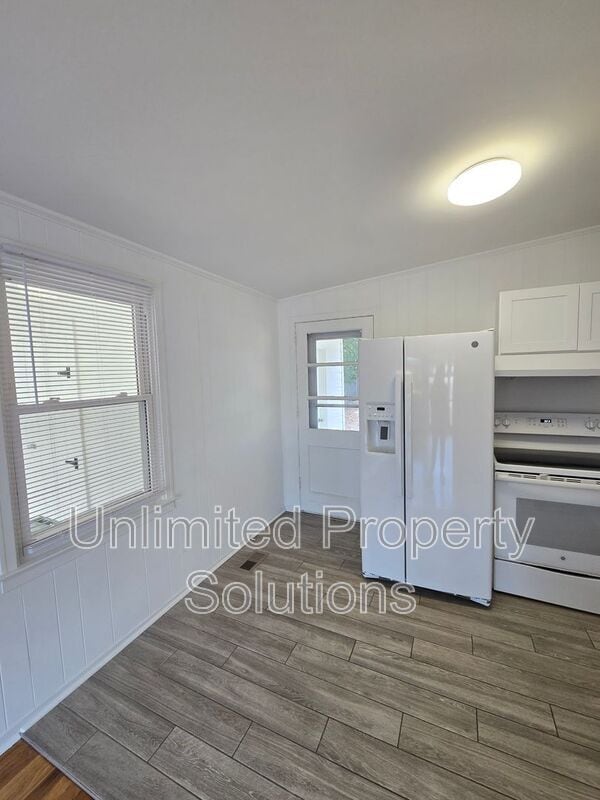 Building Photo - 2418 Monroe St