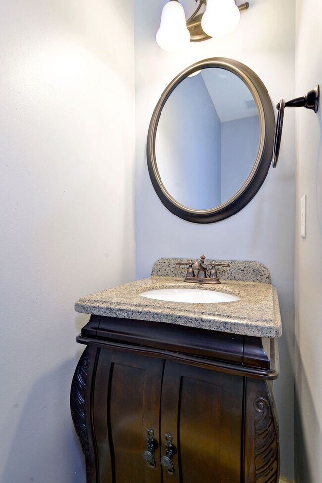 Building Photo - Spacious Duplex in Willow Lakes