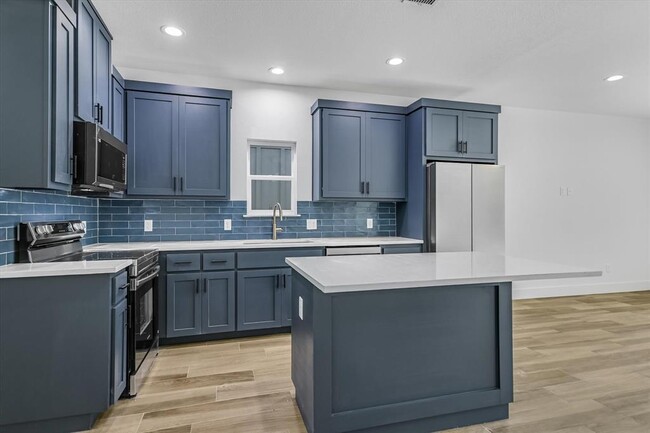 Building Photo - 122 Shady Bluff Dr