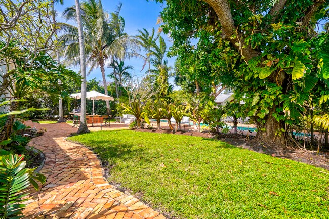 Building Photo - 411 26th St