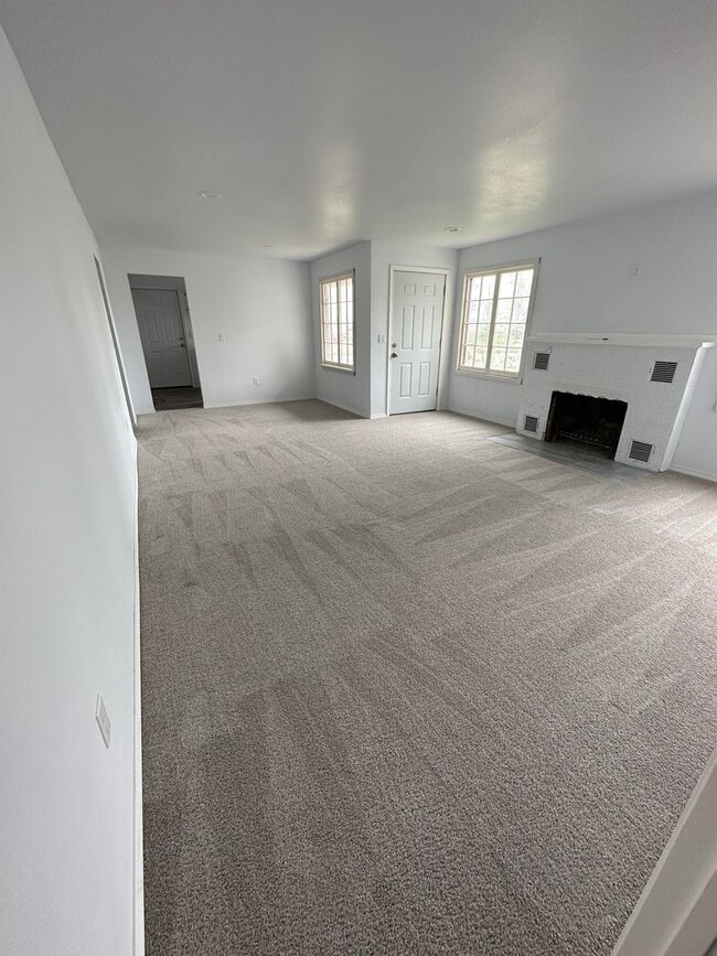 Building Photo - 3 Bed, 1 Bath Home for Rent-$1800