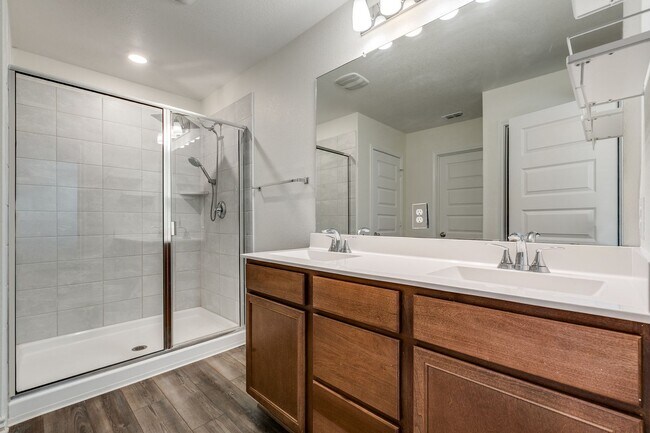 Building Photo - Welcome home to this 3-bedroom 2.5-bath in the desirable Marbella community