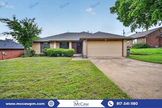 Building Photo - 2607 Parkview Dr