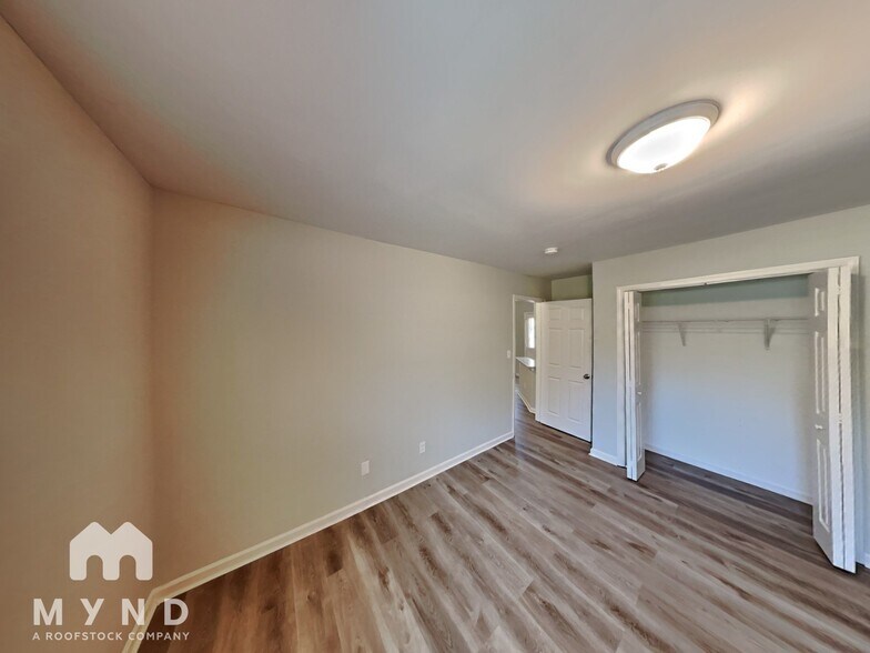 Building Photo - 829 Woodland Ln