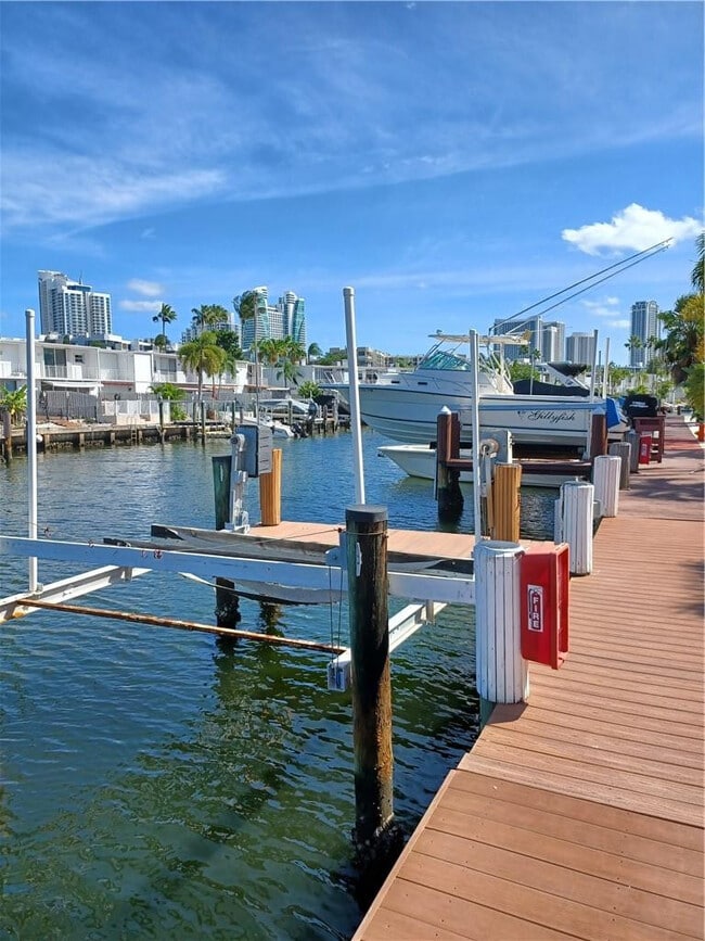 Building Photo - 1018 NE 25th Ave