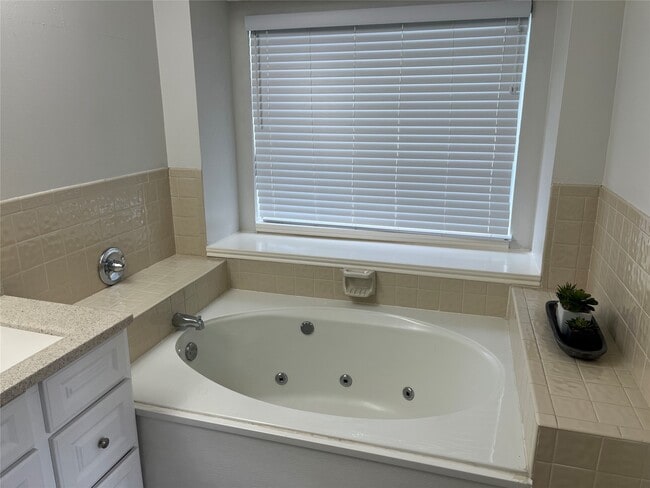 Building Photo - 2703 Hot Springs Dr