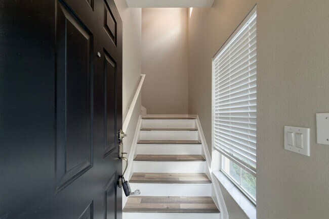 Building Photo - Beautifully Remodeled 3 Bedroom in Regent Park