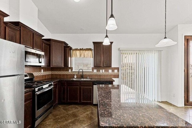 Building Photo - 3745 Loma Brisa Dr