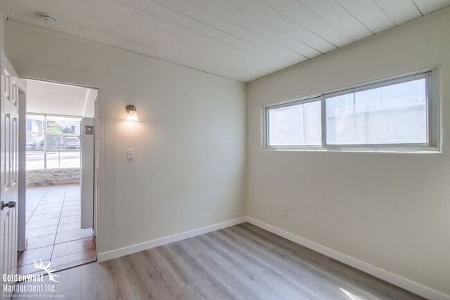 Building Photo - Updated 2Bdm 1Ba Apartment in Point Loma Heights!