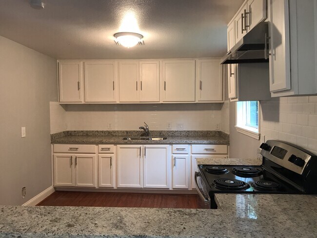 Building Photo - beautiful just remodeled home in Jones Creek. Move In Ready!