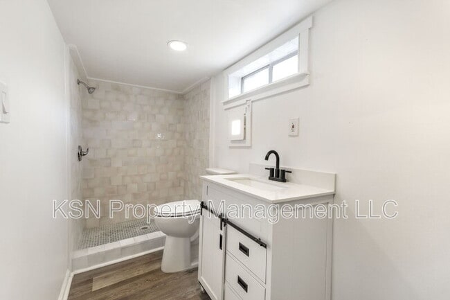 Building Photo - 2015 E 58th St