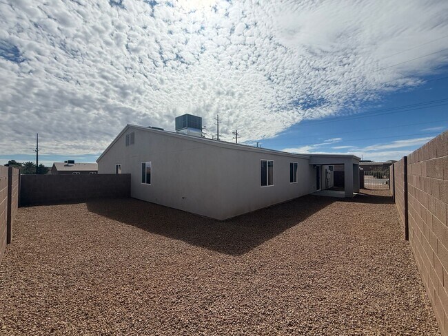 Building Photo - 953 Berk Ave