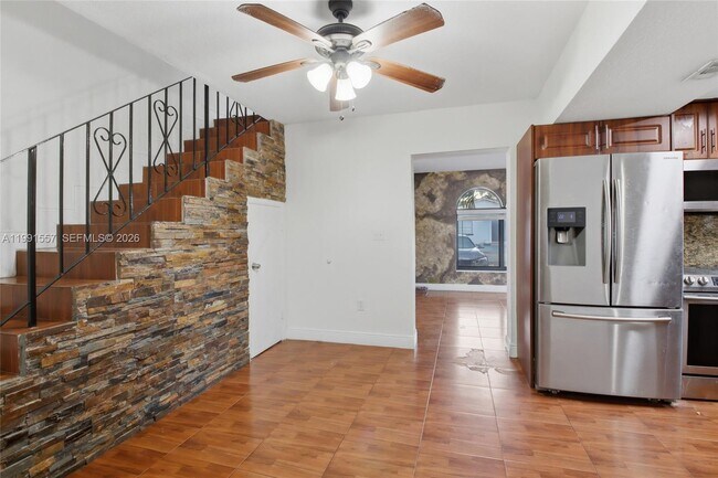 Building Photo - 3210 SW 26th St