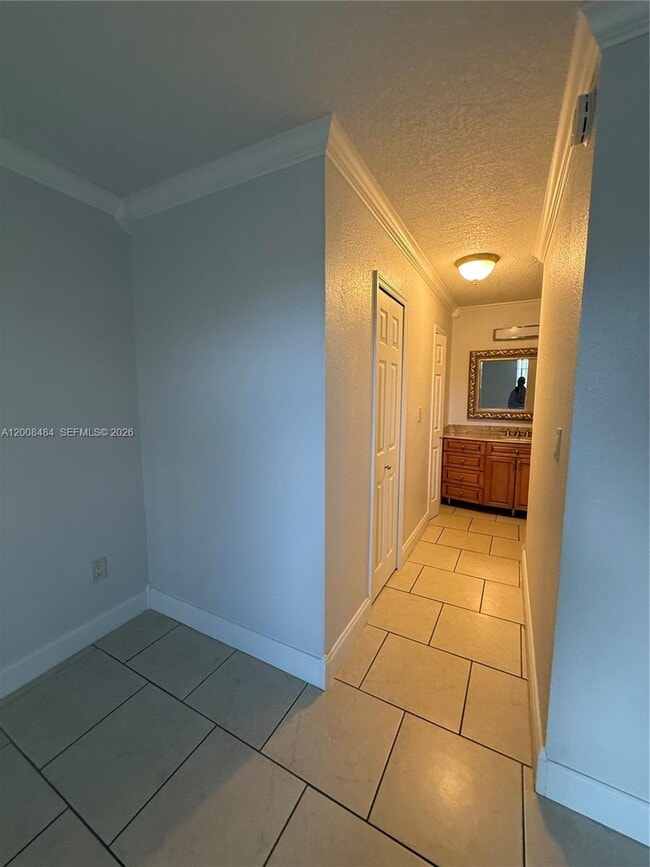 Building Photo - 9140 Fontainebleau Blvd