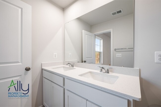 Building Photo - 44 Sophie Kathryn Dr